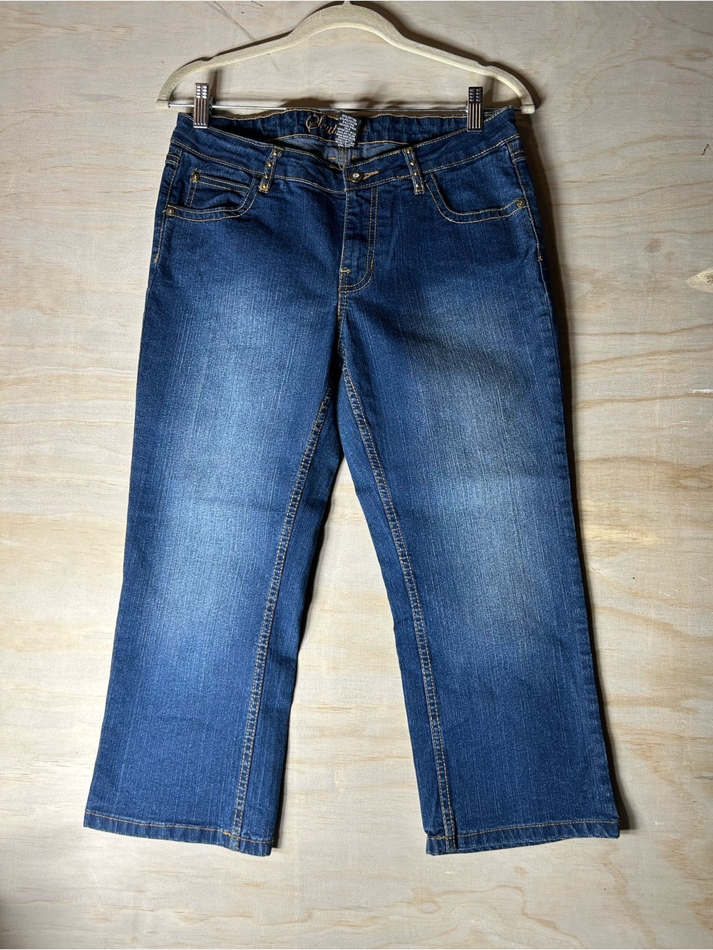 South Pole embroidery Capris Sz 9